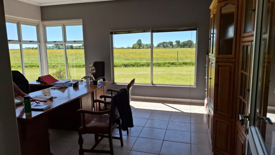 5 Bedroom Property for Sale in Bainsvlei Free State